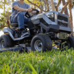 Murray MT100 42" 13.5 HP 500cc E1350 Series Briggs & Stratton Engine 6-Speed Manual Gas Riding Lawn Tractor Mower - Image 5