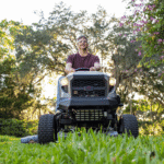 Murray MT100 42" 13.5 HP 500cc E1350 Series Briggs & Stratton Engine 6-Speed Manual Gas Riding Lawn Tractor Mower - Image 6